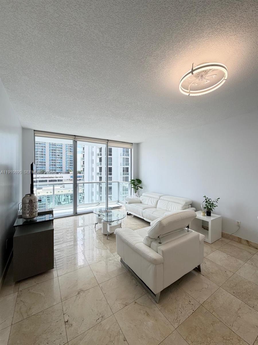 1050 Brickell Ave 1904
