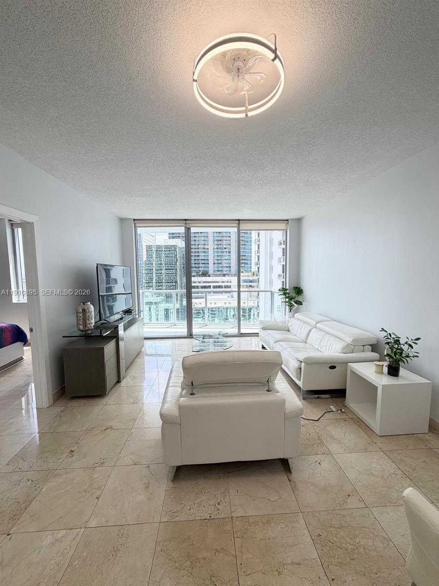 1050 Brickell Ave 1904