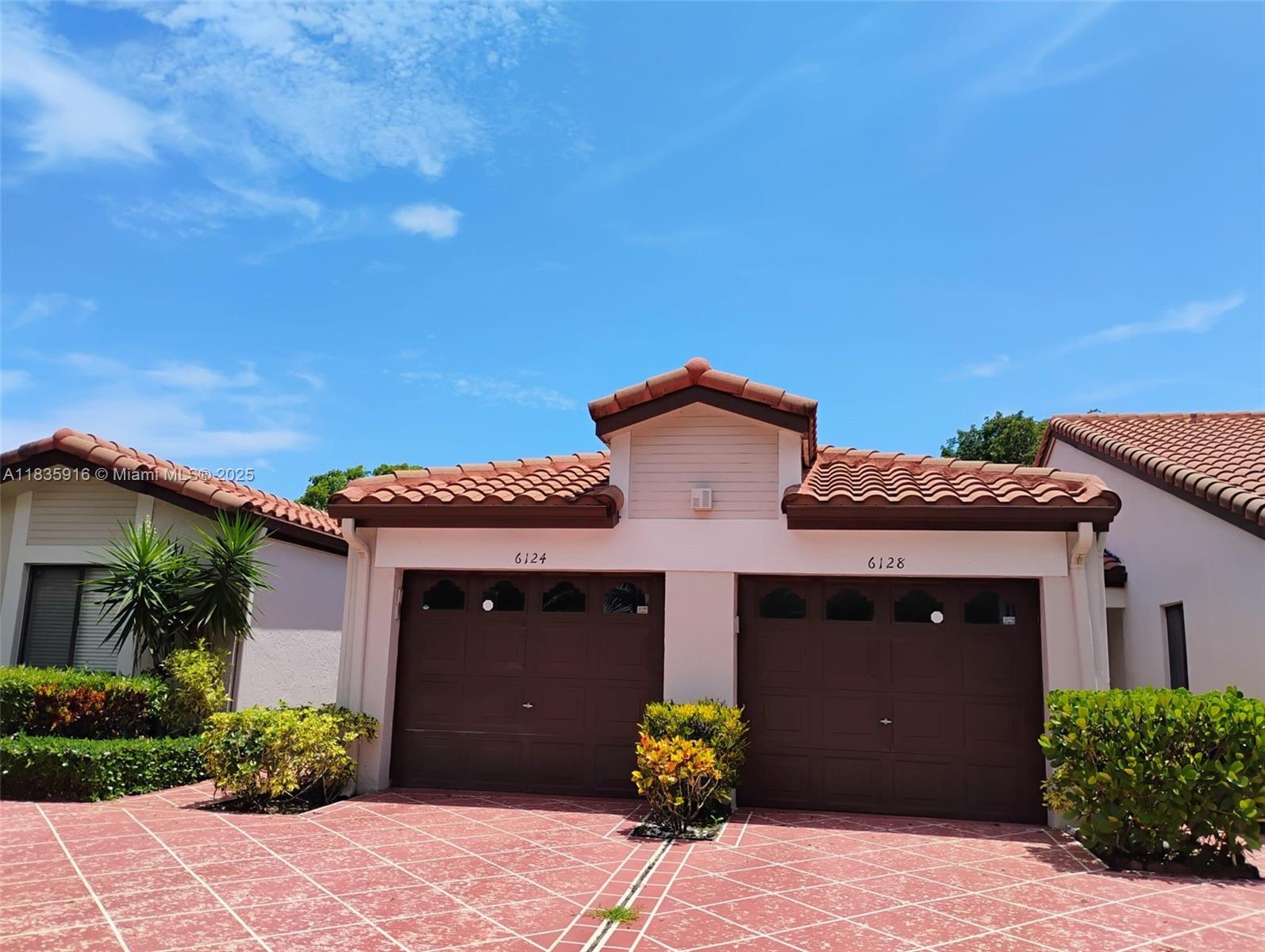 6128 N Kings Gate Cir, Delray Beach, FL, 33484/$359,999 2 6128 N Kings Gate Cir