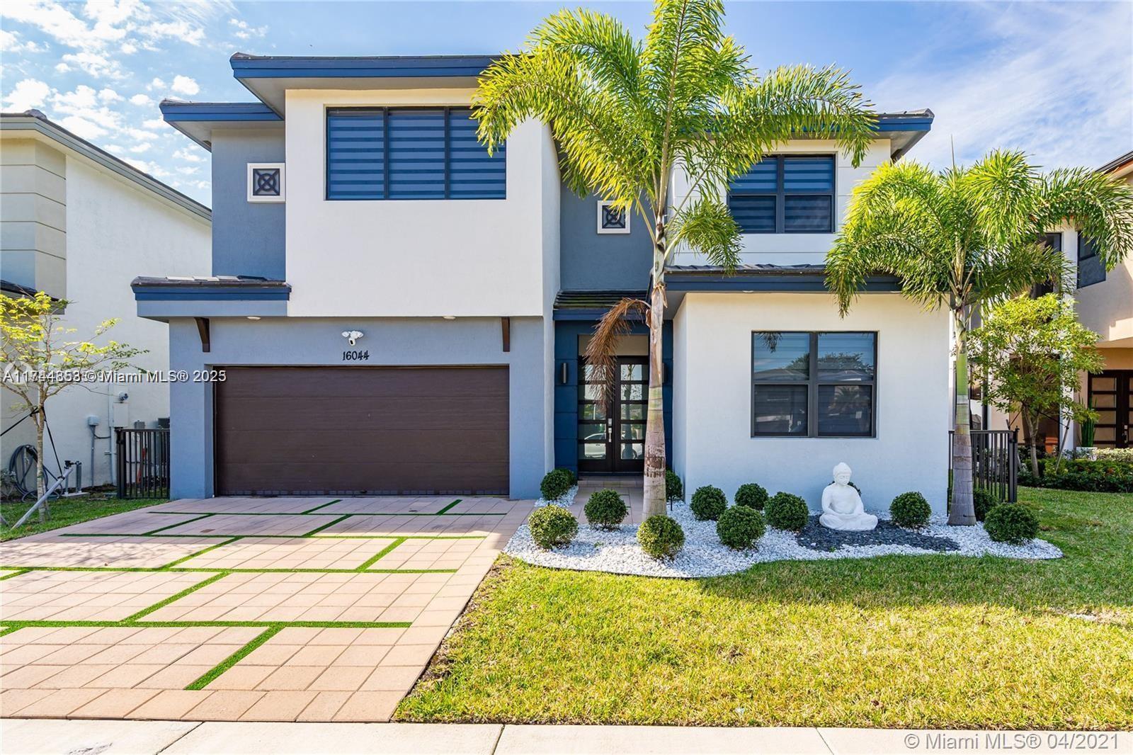 16044 Nw 89th Ct, Miami Lakes, Miami-Dade County, Florida - 5 Bedrooms  
4 Bathrooms - 