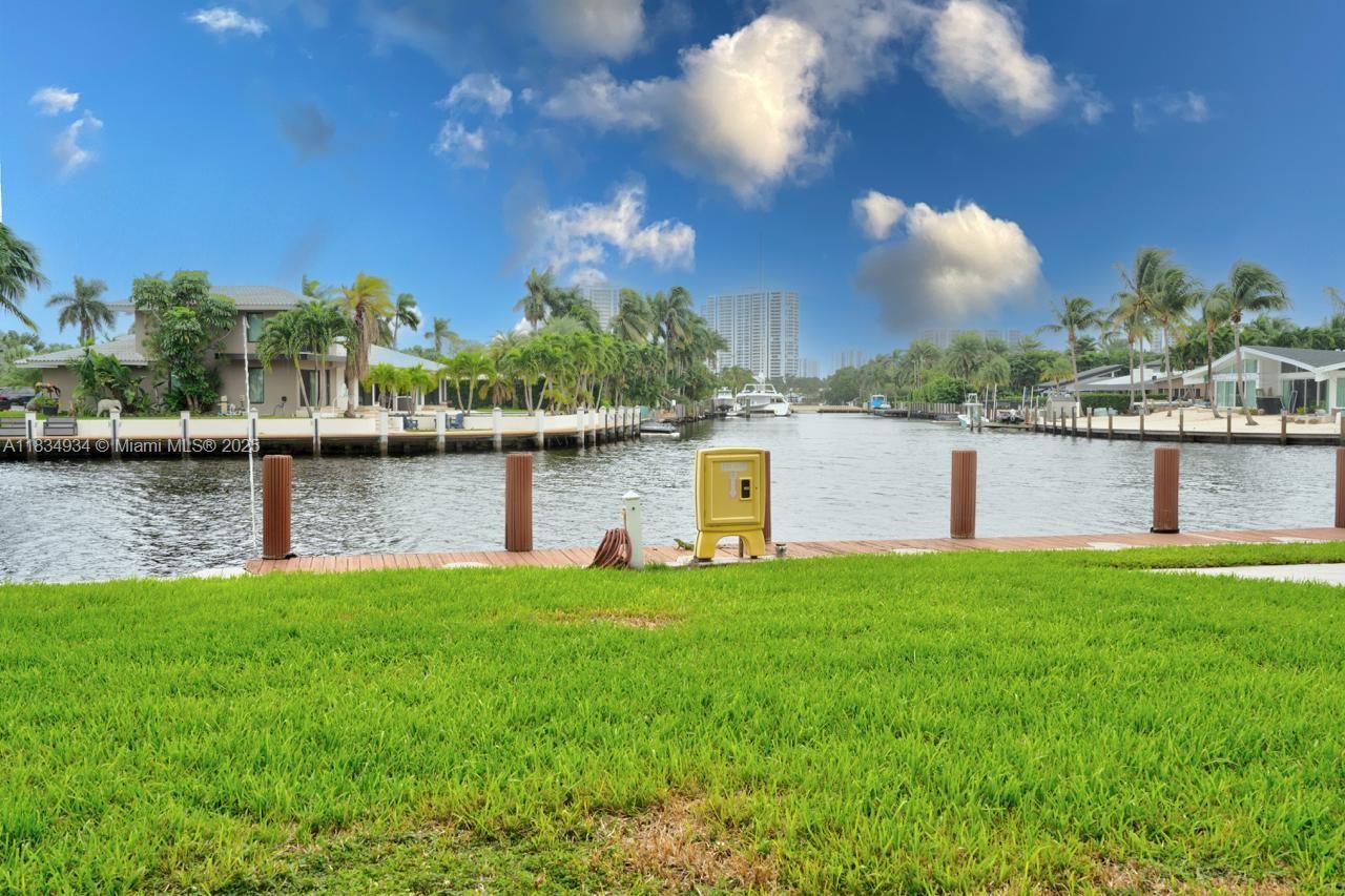 YACHT CLUB CONDO (THE) - Residential