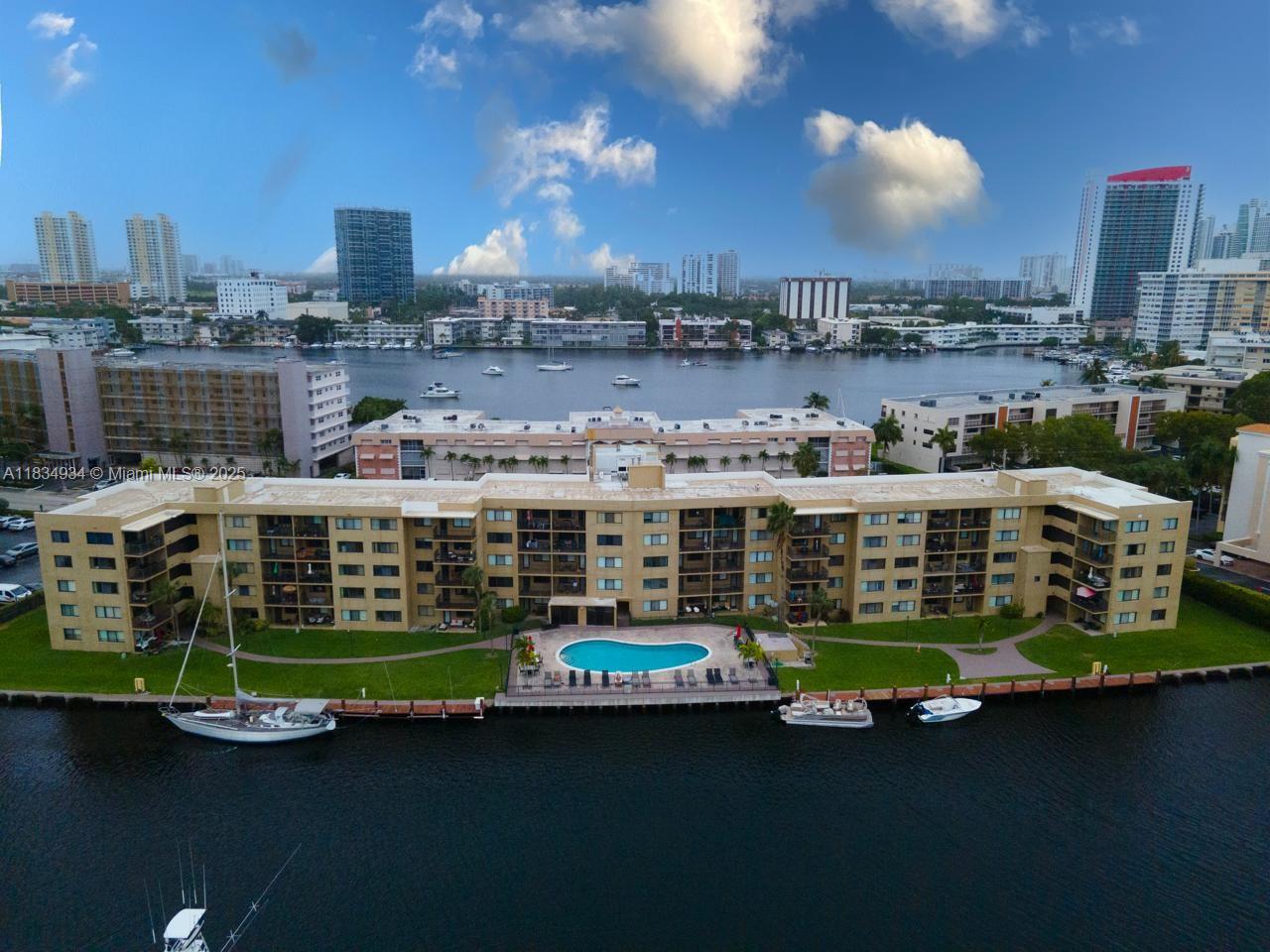 YACHT CLUB CONDO (THE) - Residential