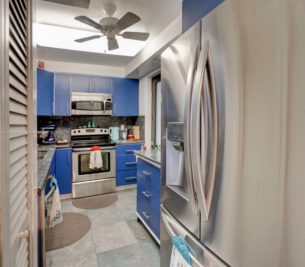 301 Golden Isles Dr 502