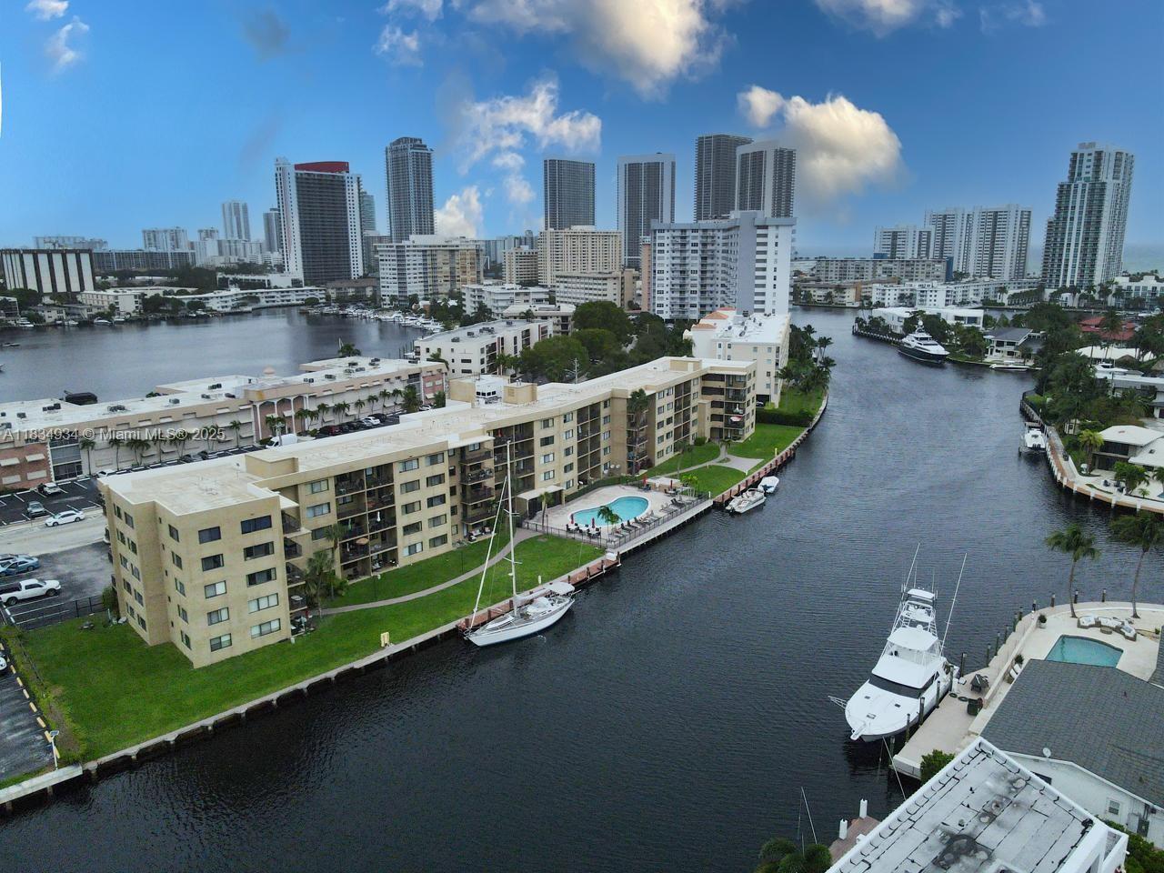 YACHT CLUB CONDO (THE) - Residential