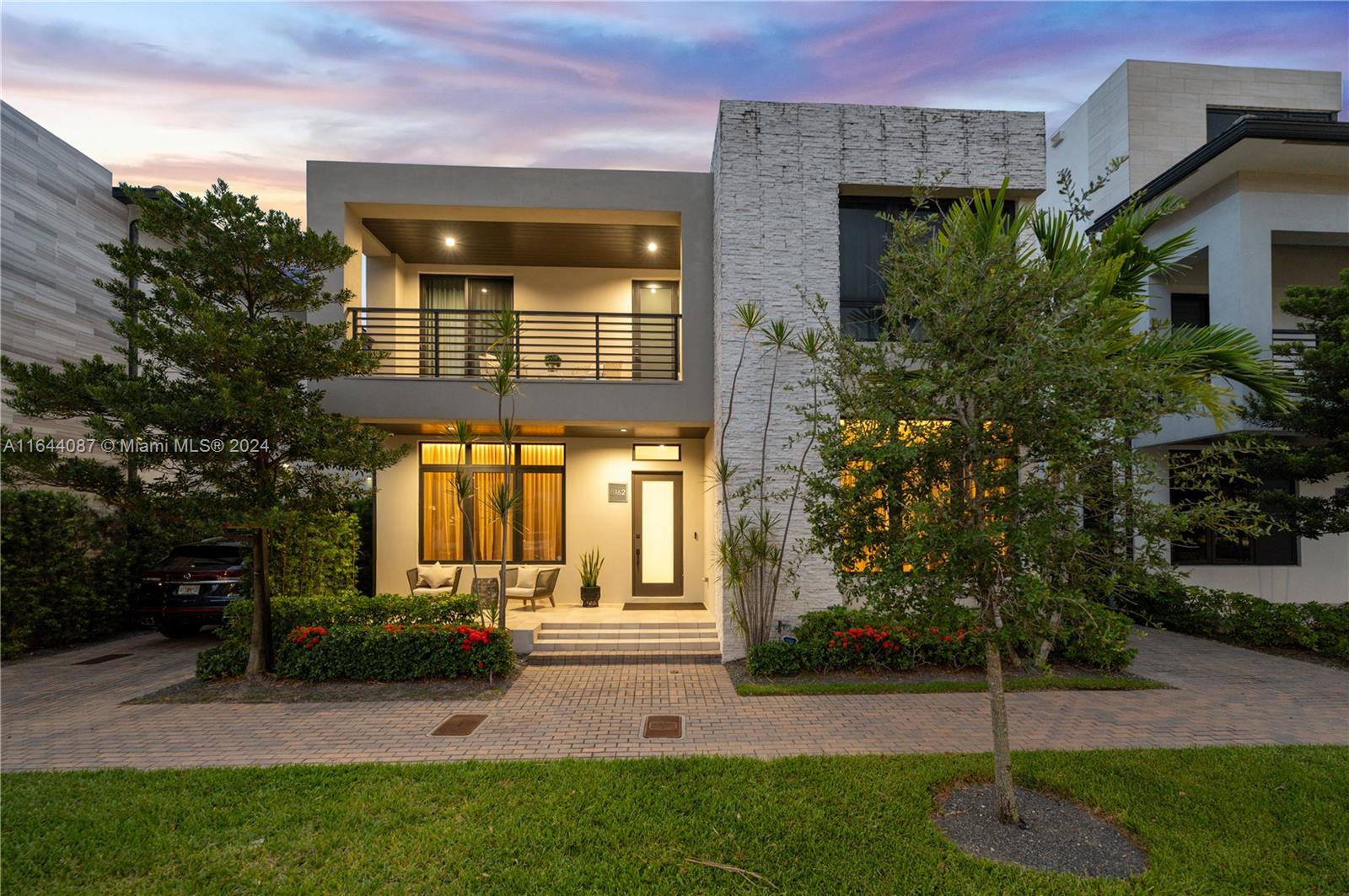 8162 NW 48th Ter