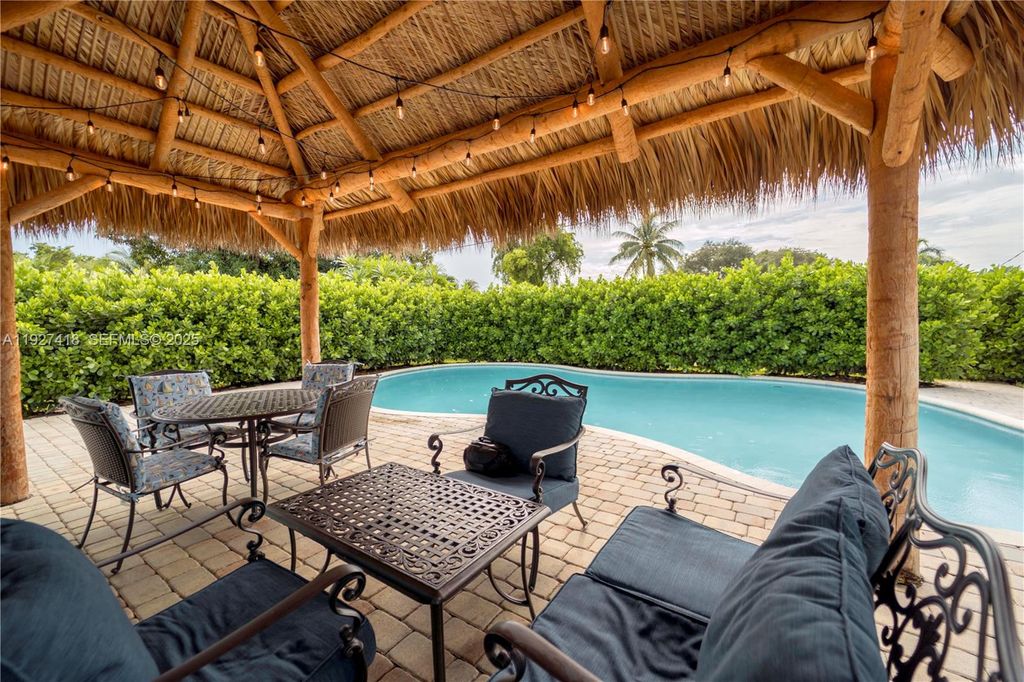 Photo of 269 SE 8th Ave, Deerfield Beach, FL 33441 (MLS # A11927418)