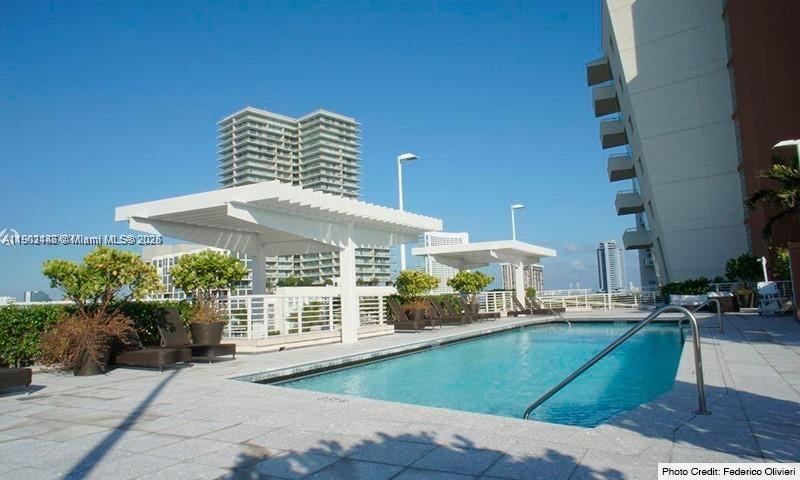 MIDBLOCK MIAMI CONDO - Residential Lease