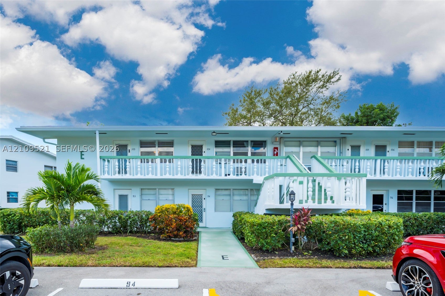 103 E Lyndhurst E