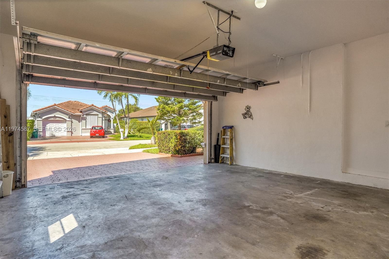 RIVIERA TRACE - Residential