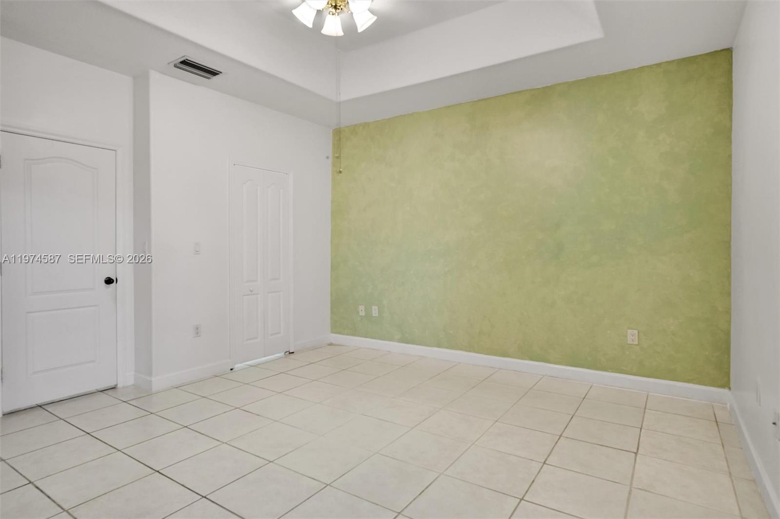 RIVIERA TRACE - Residential