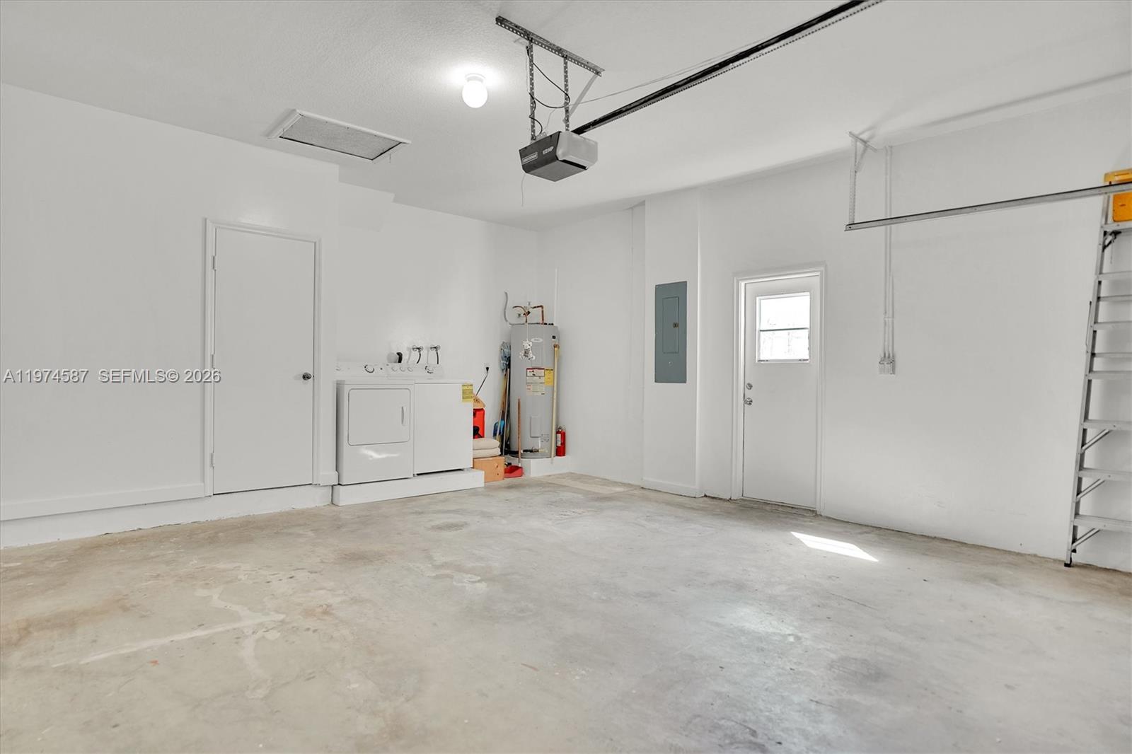 RIVIERA TRACE - Residential