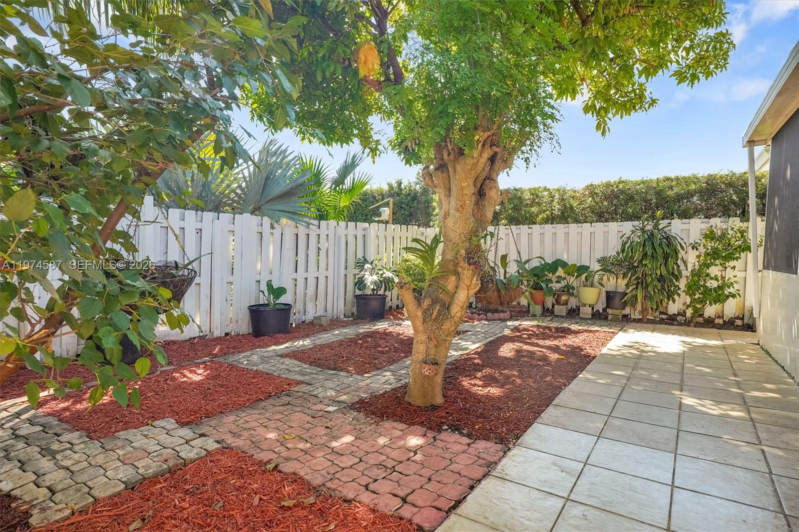 RIVIERA TRACE - Residential