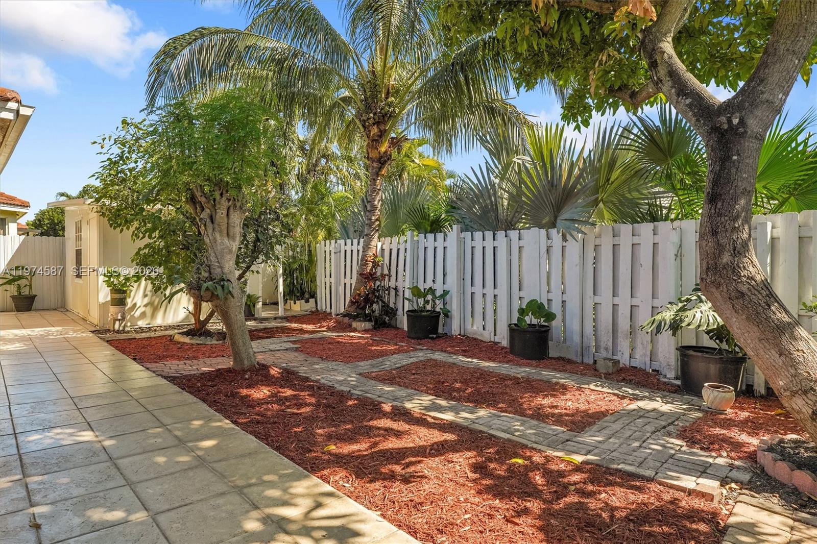 RIVIERA TRACE - Residential