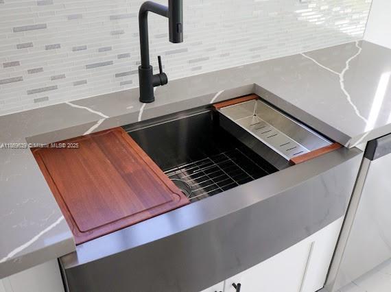 LAURAVILLE GARDENS - Residential