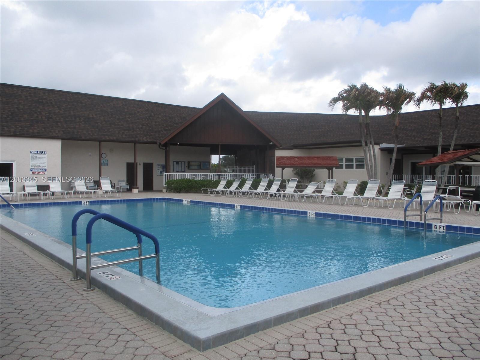 TWIN LAKES SOUTH & TOWN V - Residential