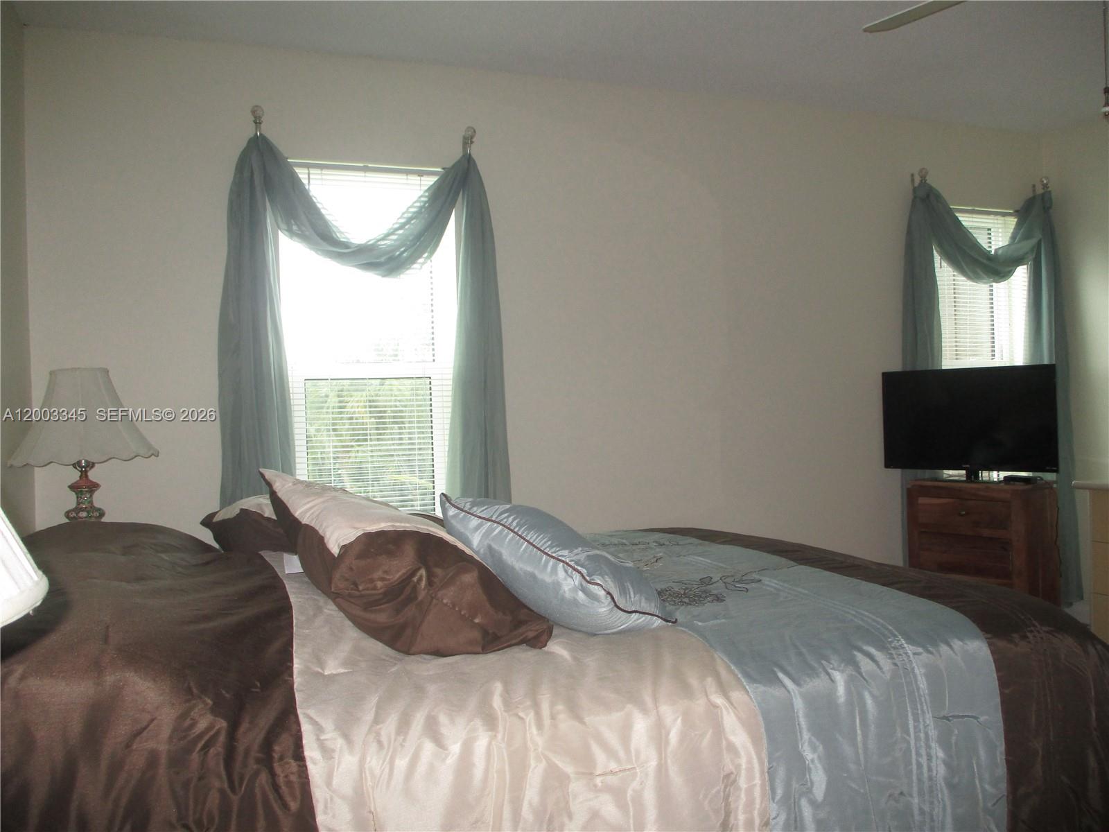 TWIN LAKES SOUTH & TOWN V - Residential