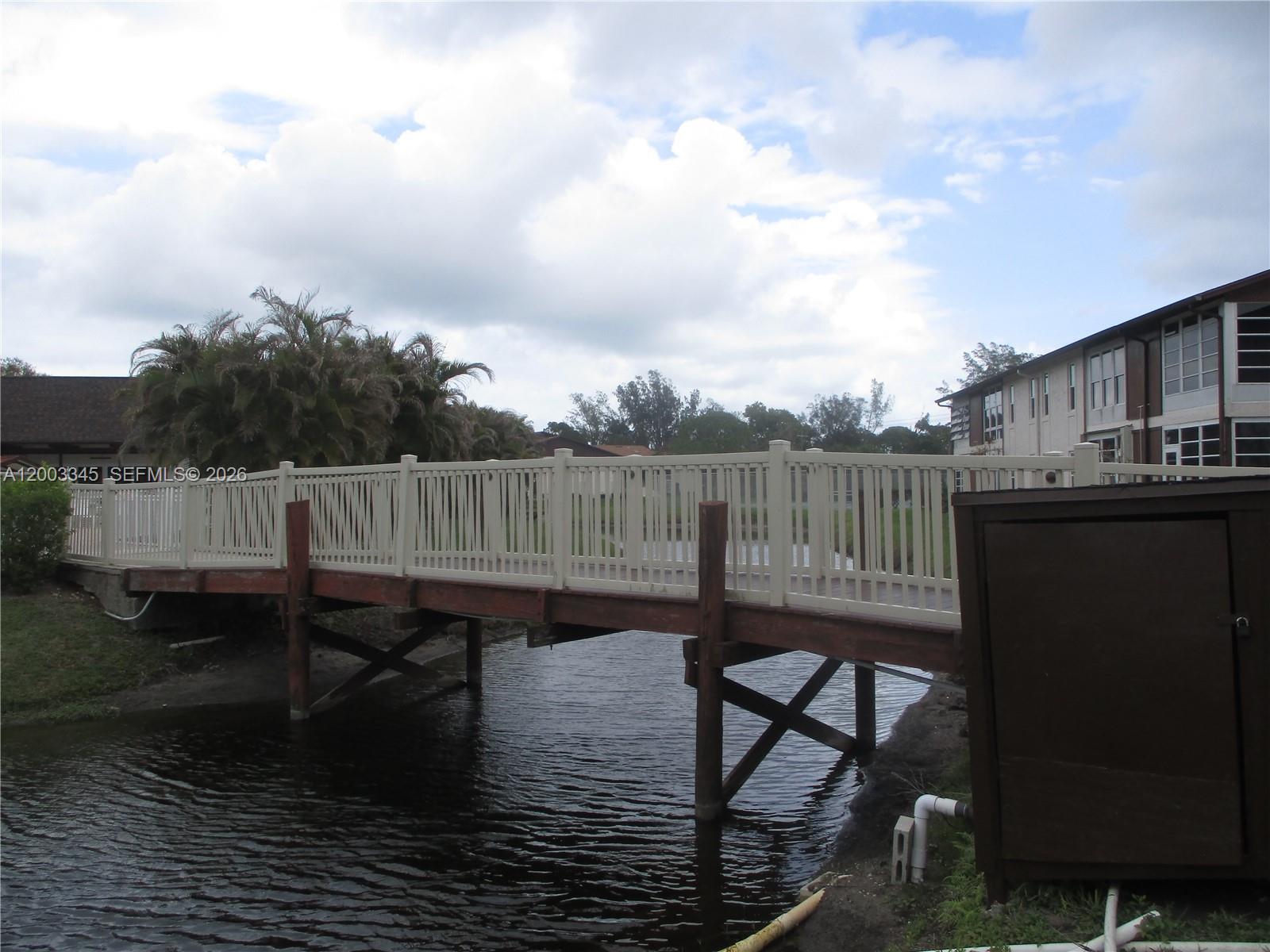 TWIN LAKES SOUTH & TOWN V - Residential