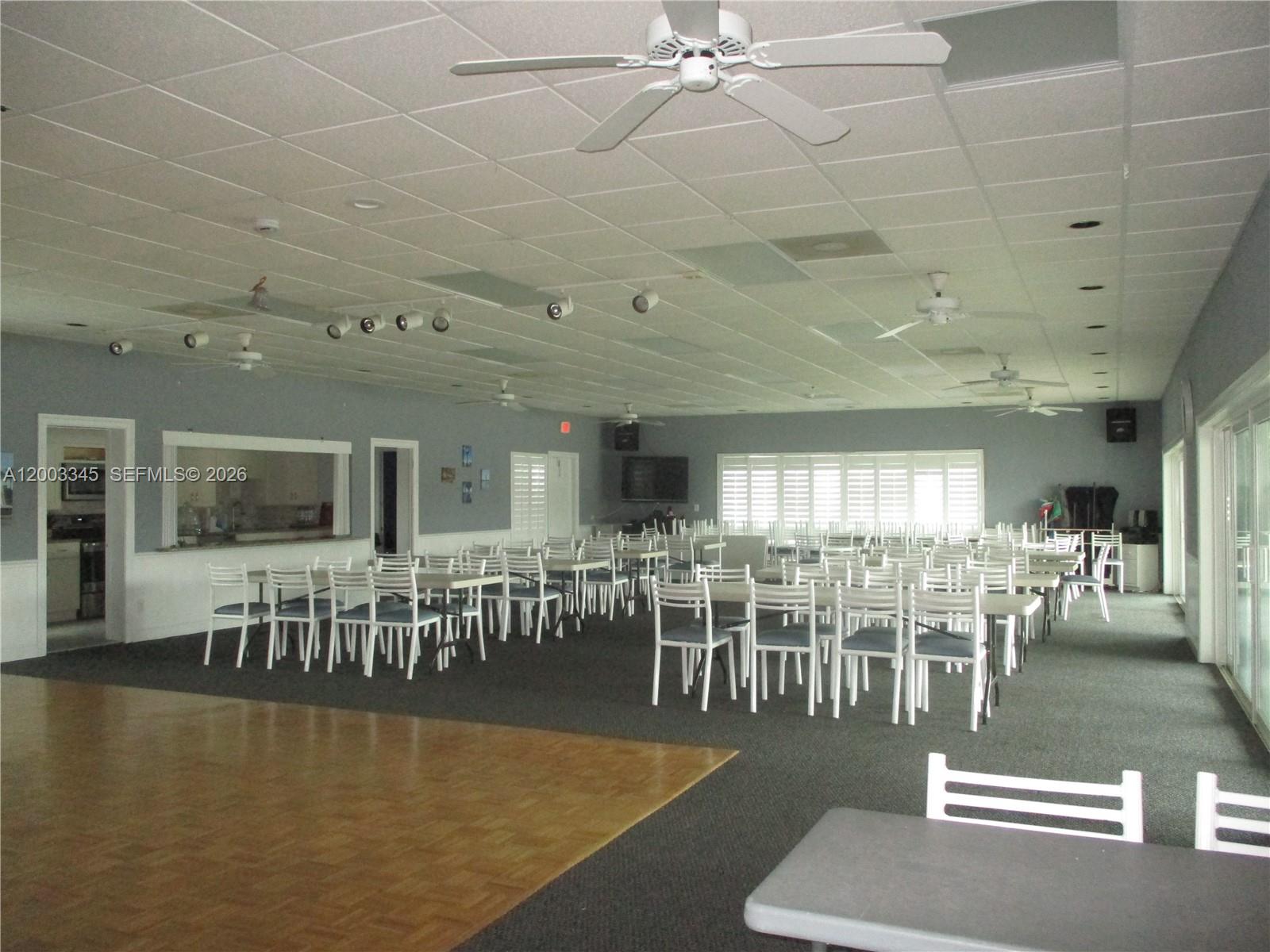 TWIN LAKES SOUTH & TOWN V - Residential