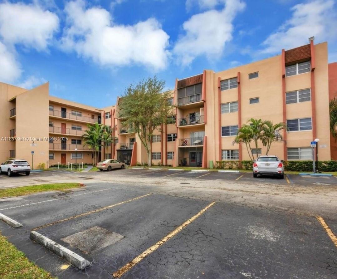It only requires 2 months to move in, 1st month and 1 deposit. The owner has lovingly maintained this beautiful apartment in Building A of Ramblewood. All windows and sliding doors are impact-resistant, ceramic floors, and new state-of-the-art appliances. The bathrooms have been renovated, and the washer and dryer are inside the home. It also has a cozy screened-in balcony. The bedrooms are super spacious, with a large walk-in closet and plenty of storage space. A lovely community with tennis courts, a community pool, walking trails, and plenty of green areas!