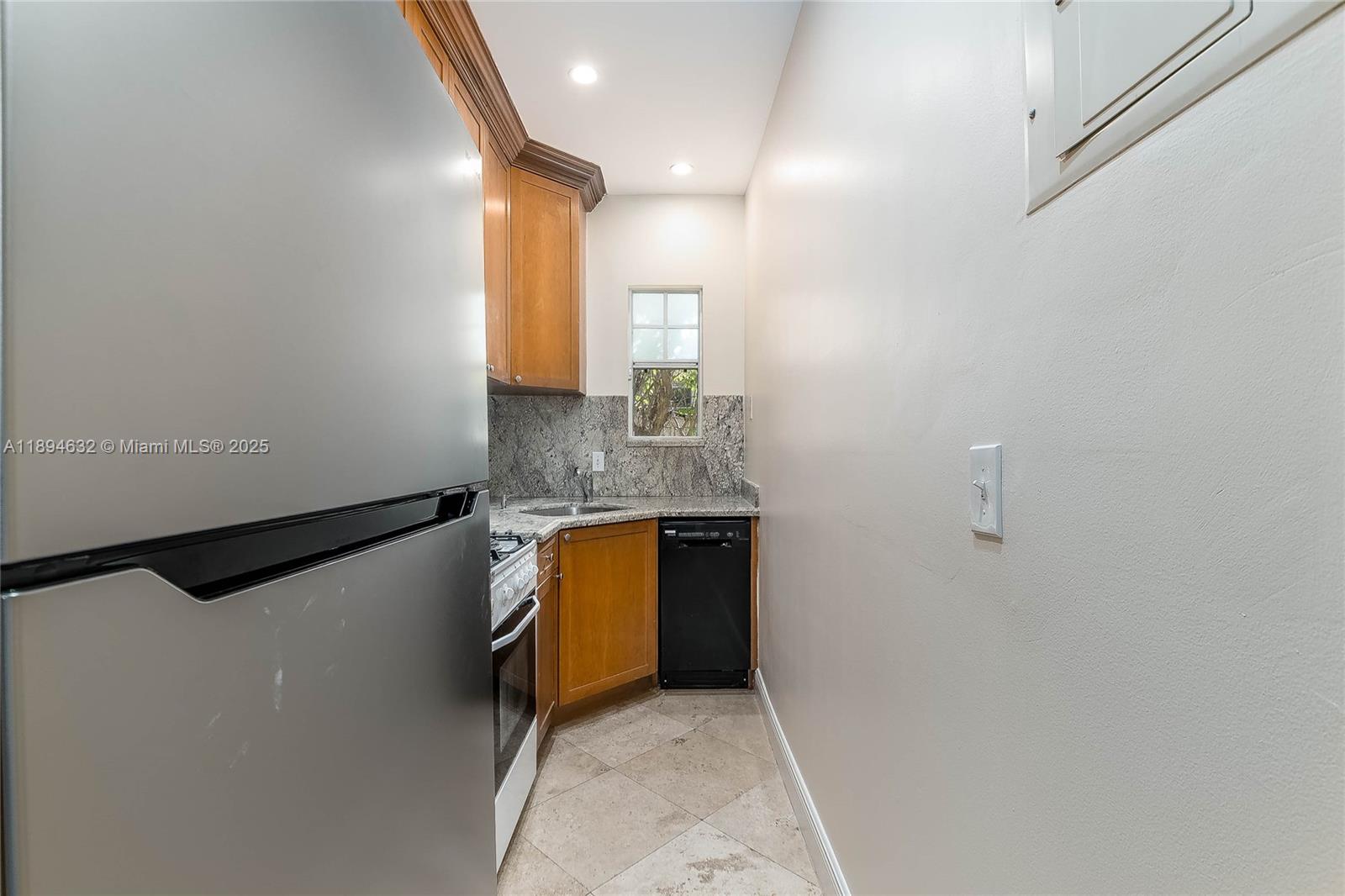 LENOX MANOR - Residential Lease