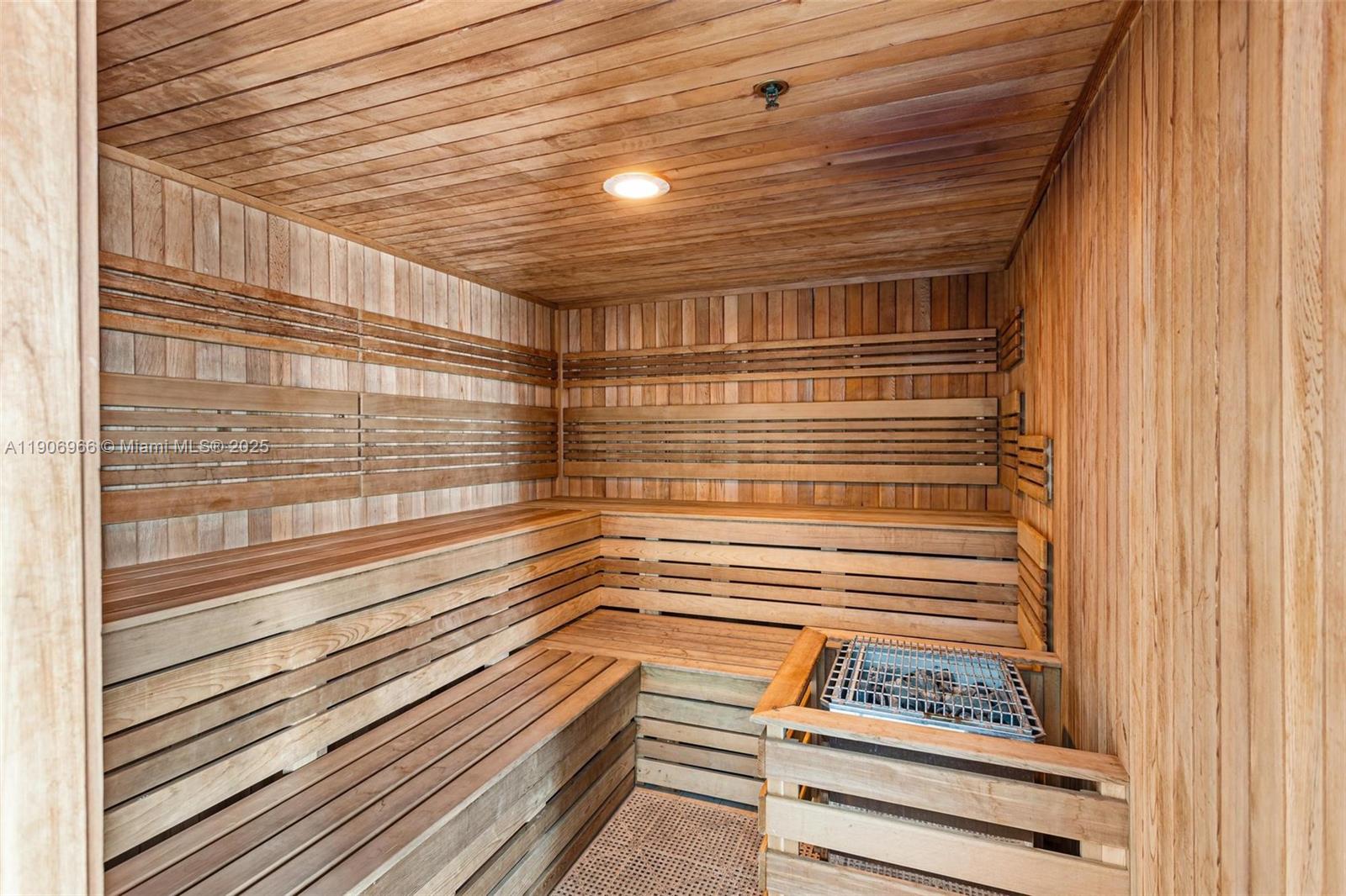 1800 CLUB CONDO - Residential Lease