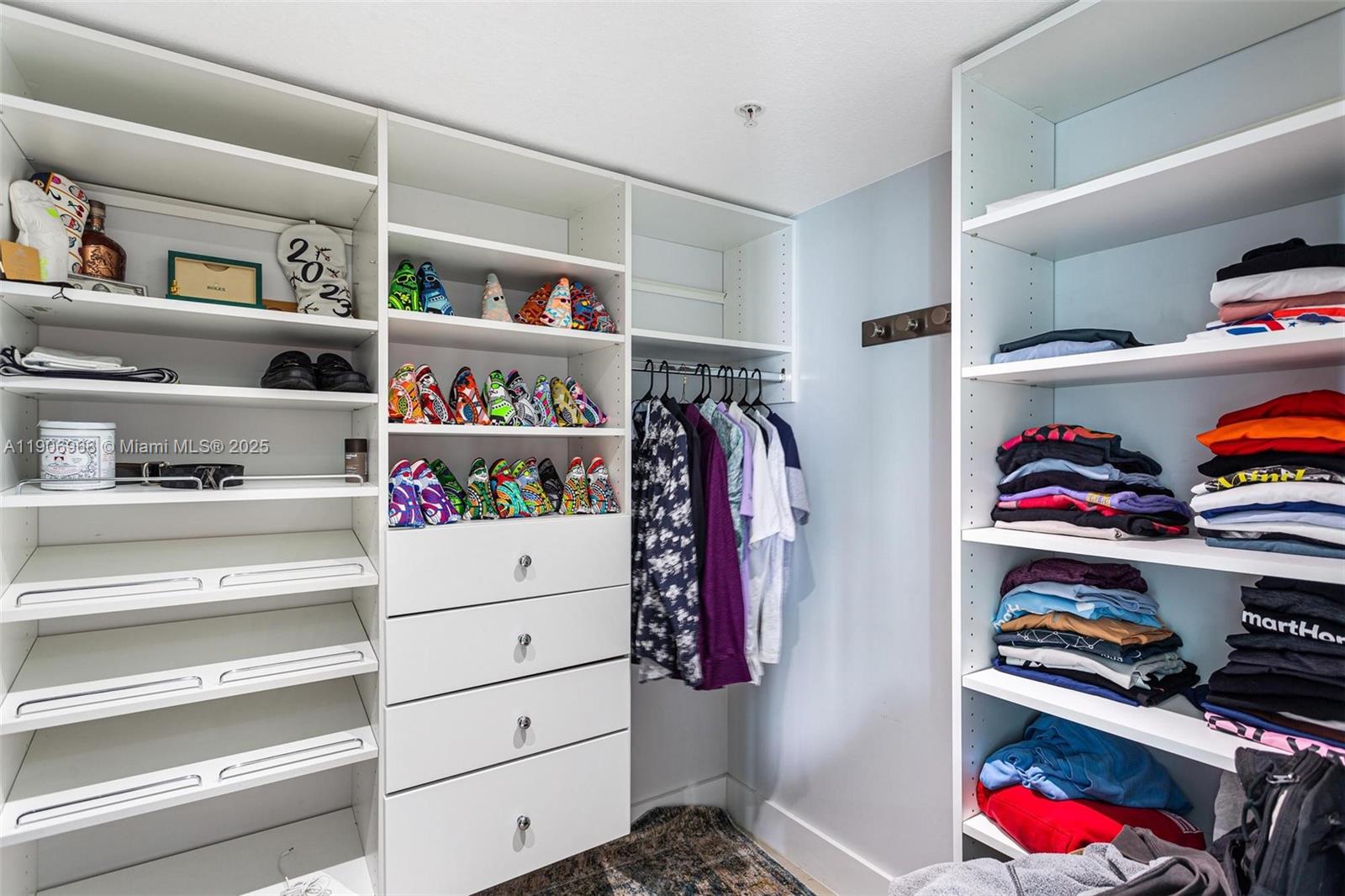 1800 CLUB CONDO - Residential Lease