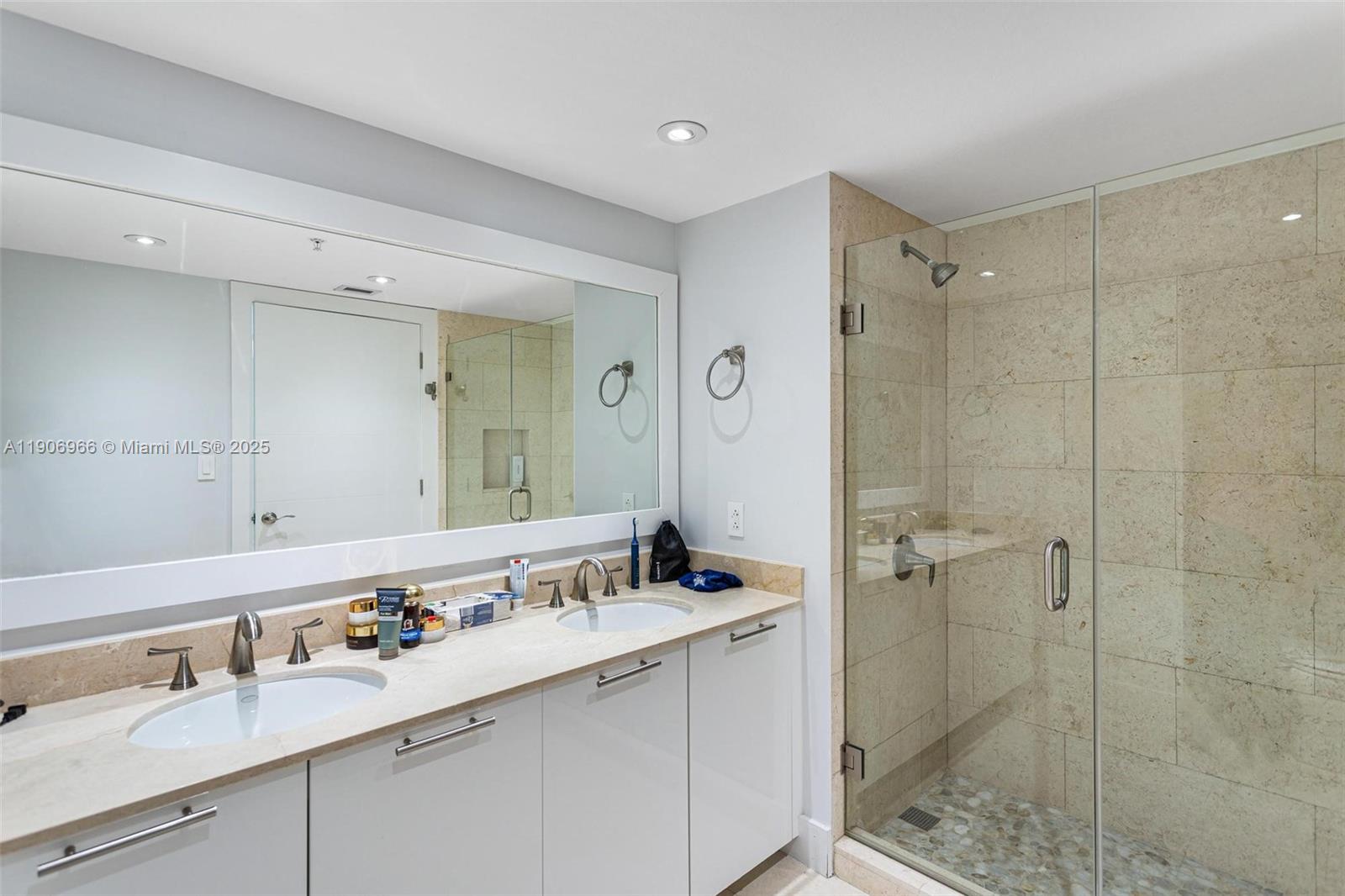 1800 CLUB CONDO - Residential Lease