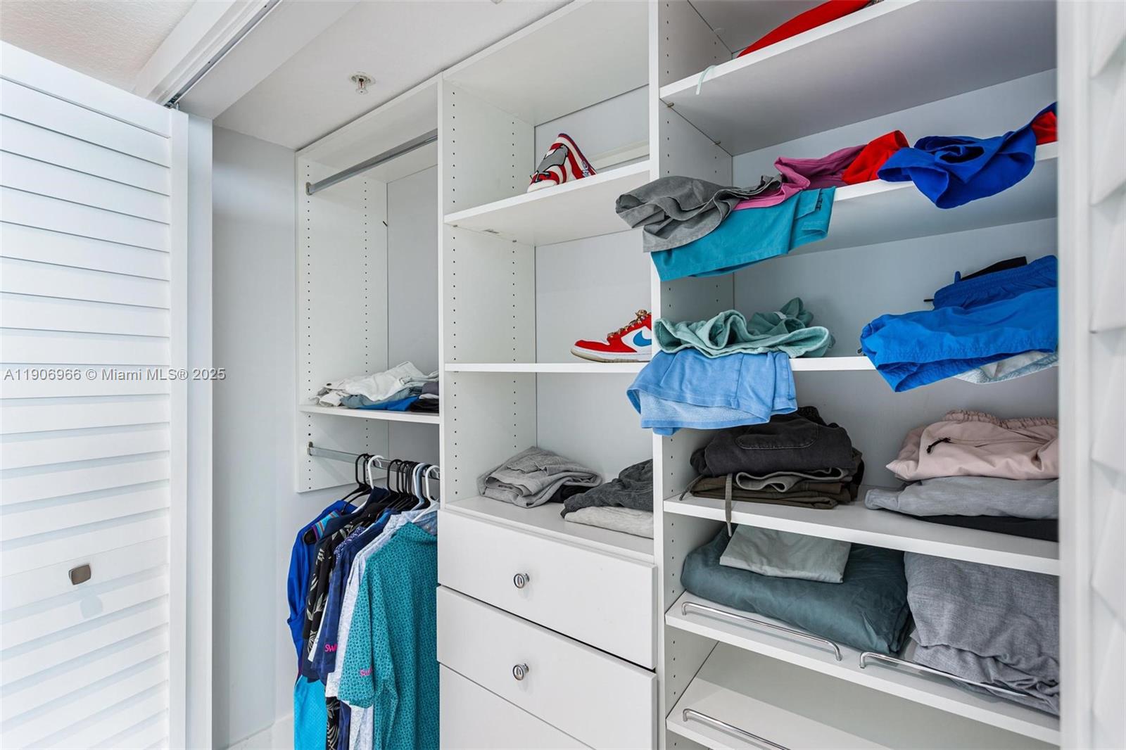 1800 CLUB CONDO - Residential Lease