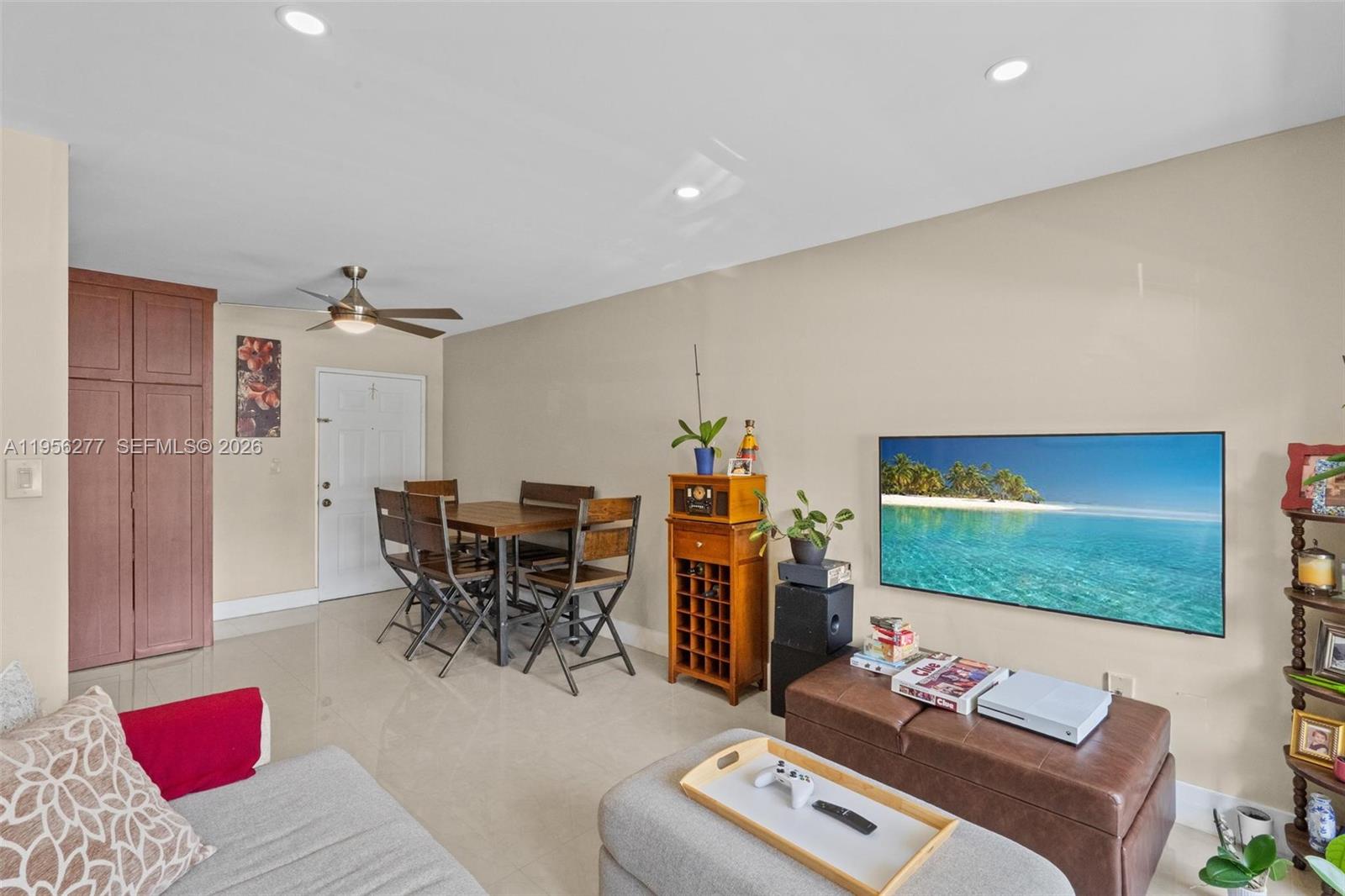 WILLOW WALK OF KENDALL CO - Residential