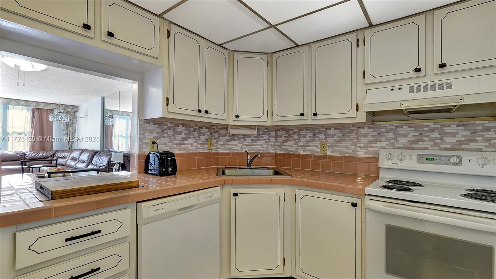 3015 N Ocean Blvd 3J
