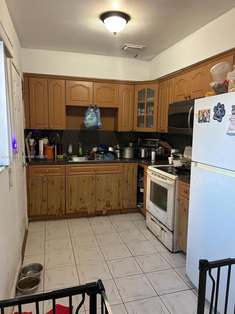 BROADMOOR MANOR - Residential