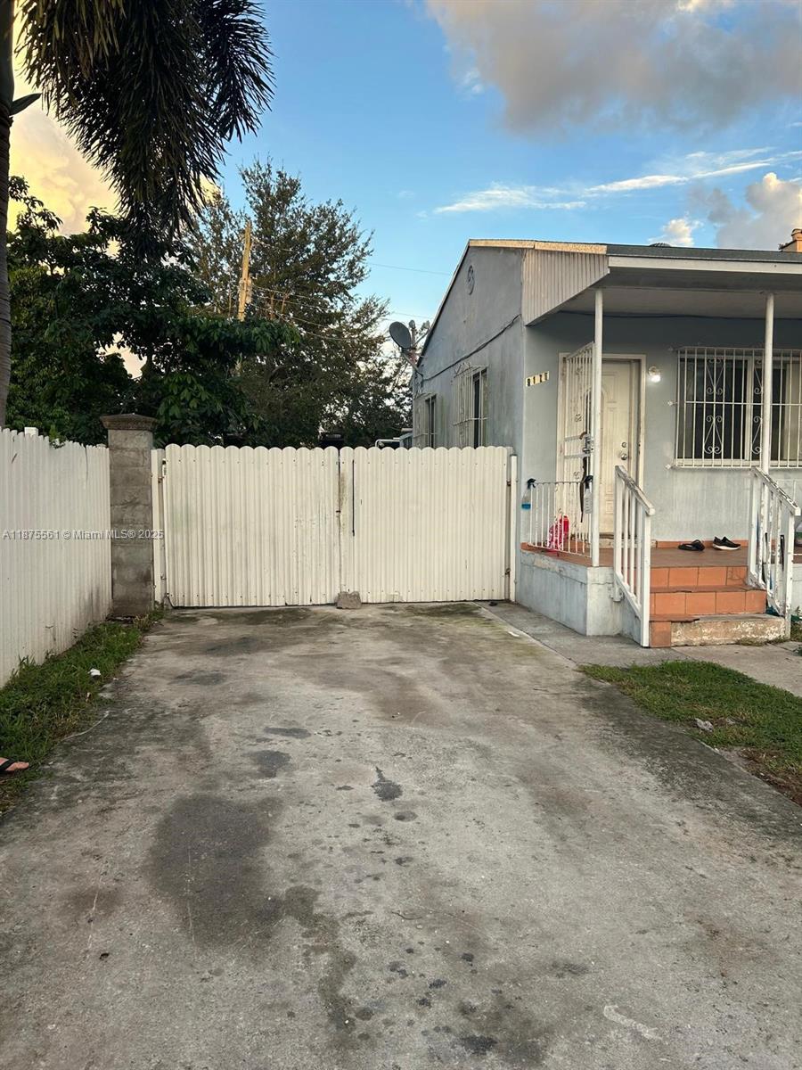 BROADMOOR MANOR - Residential