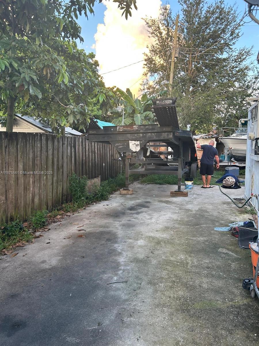 BROADMOOR MANOR - Residential