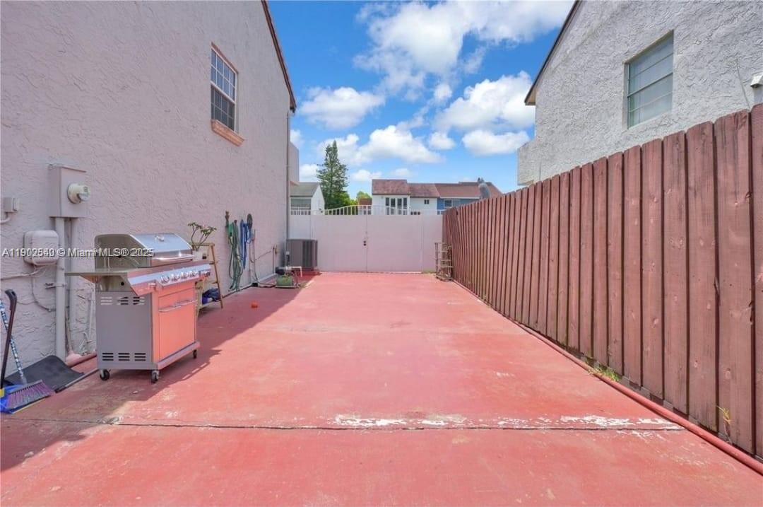 TWIN CHALETS AT INTL GARD - Residential