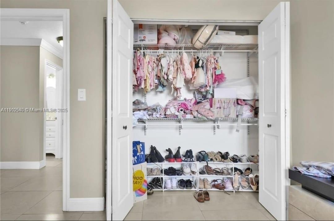 TWIN CHALETS AT INTL GARD - Residential