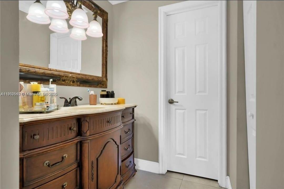 TWIN CHALETS AT INTL GARD - Residential