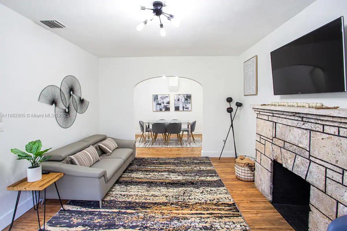 CITY OF MIAMI SOUTH - Residential Lease