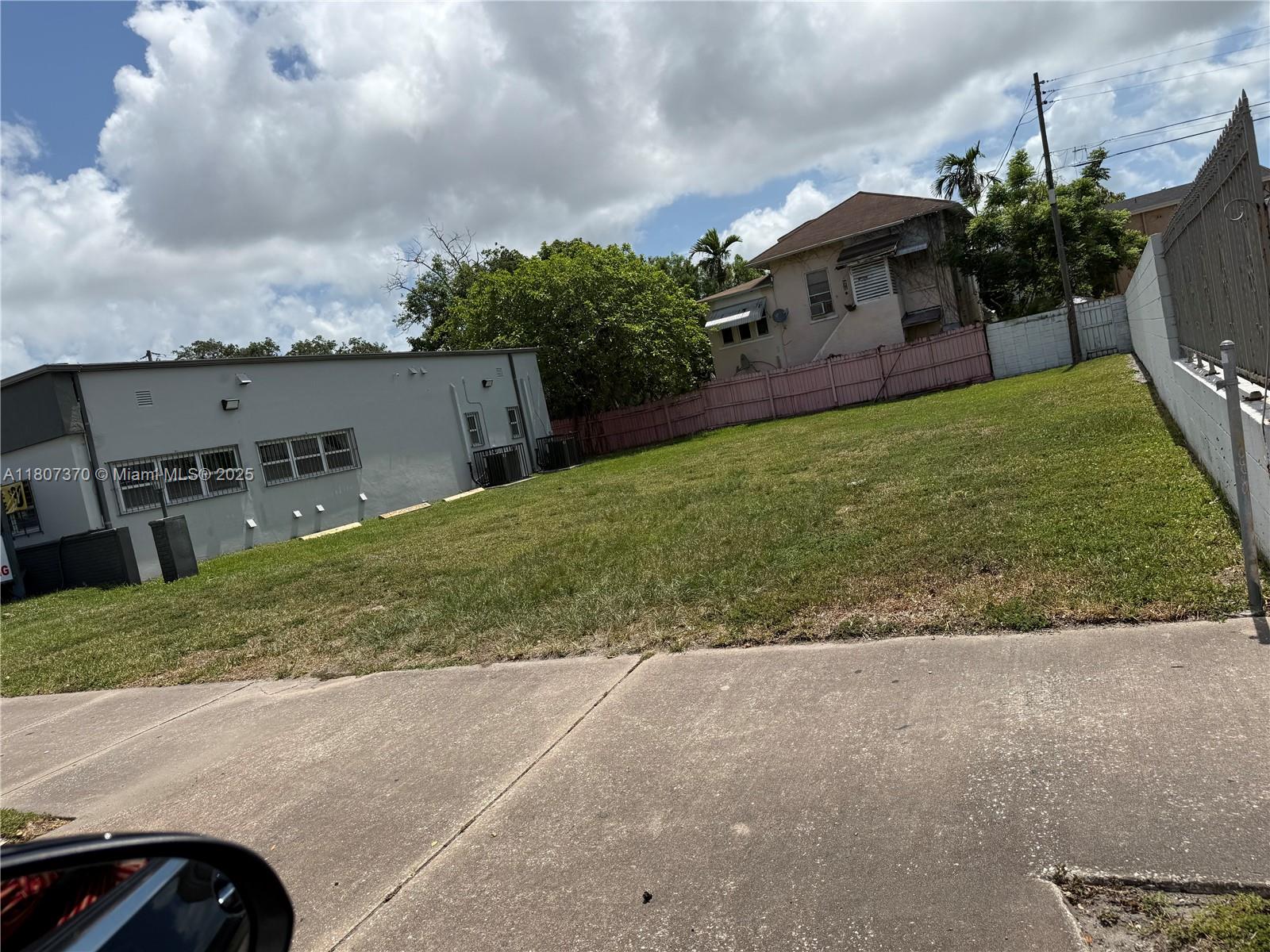 GRAPELAND PARK - Commercial Sale