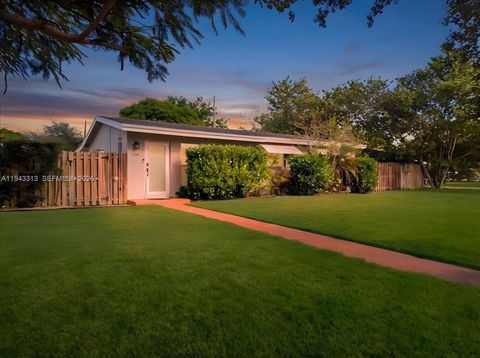 1864 SW 37th Ave Fort Lauderdale FL 33312