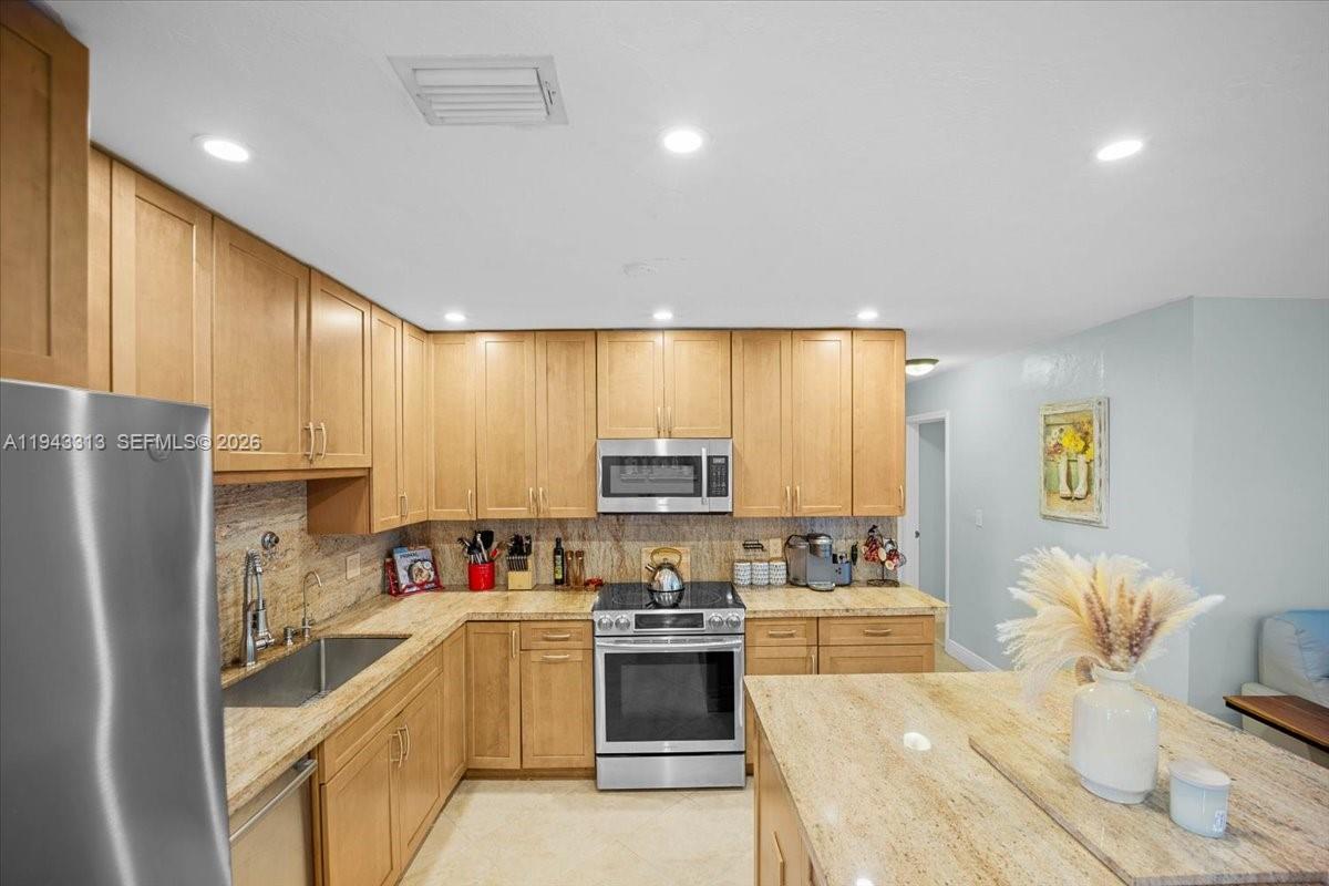 FAIRFAX BROLLIAR ADD SEC - Residential