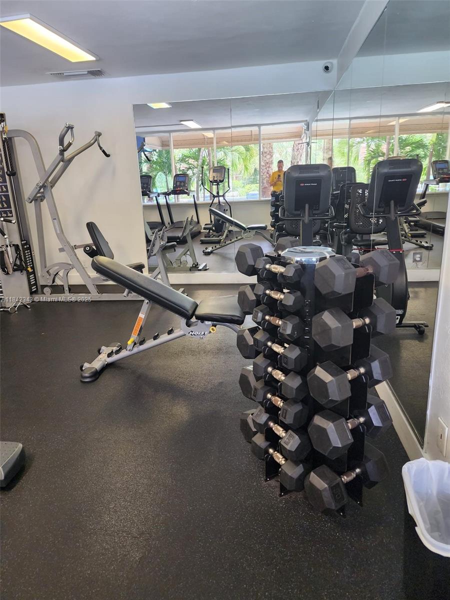 YOLANDA VILLAS CONDO - Residential