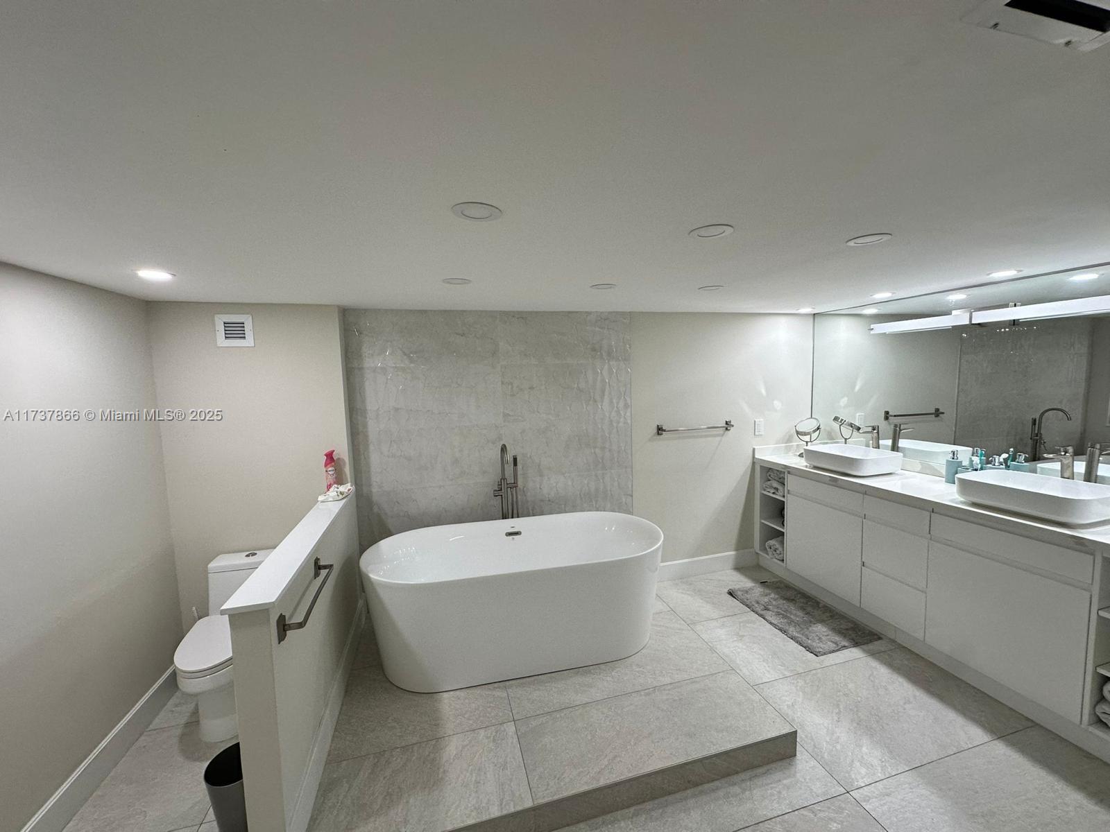 AQUARIUS CONDO - Residential Lease