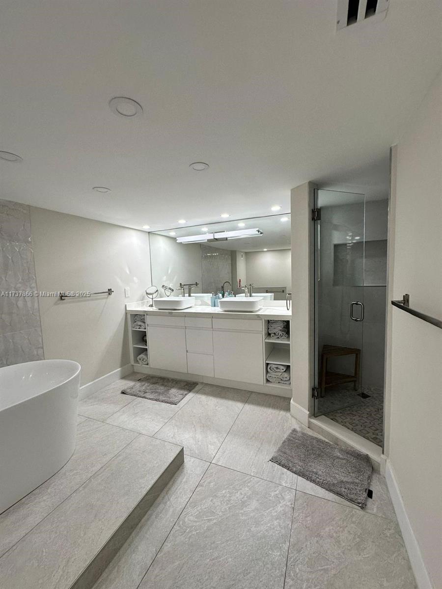 AQUARIUS CONDO - Residential Lease