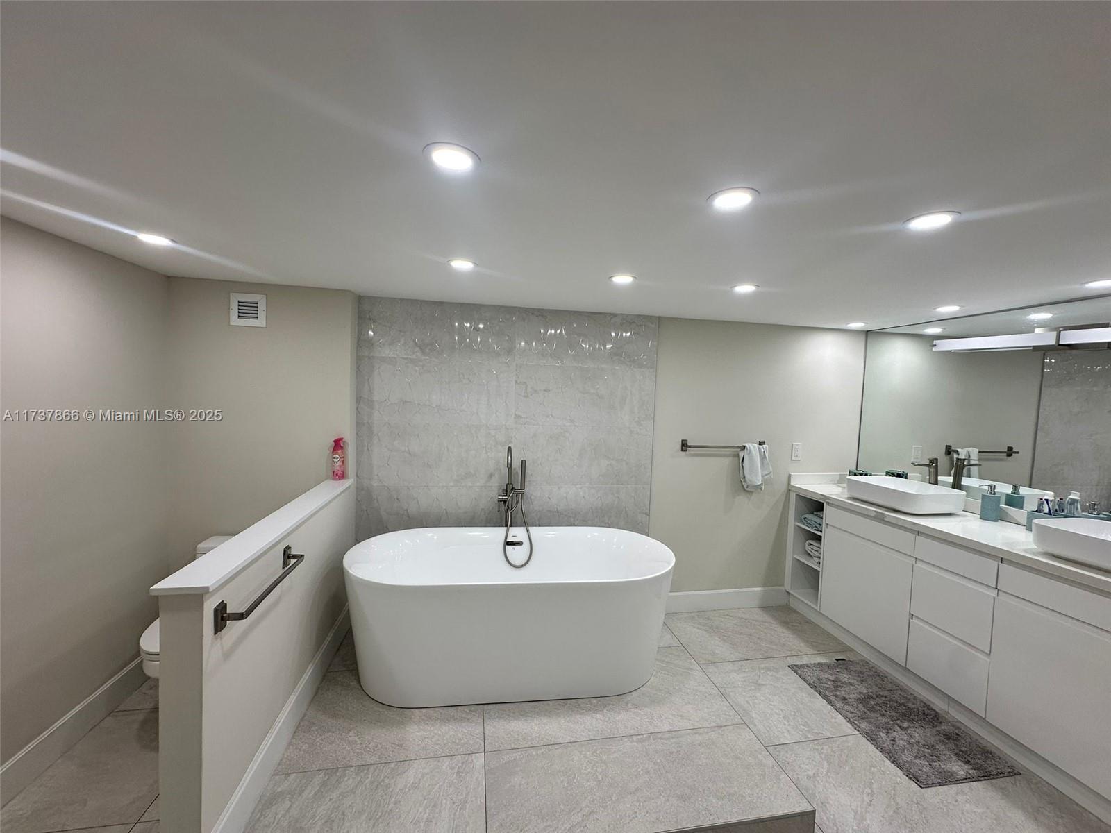 AQUARIUS CONDO - Residential Lease