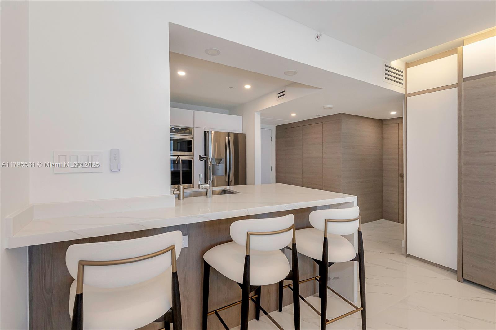 RONEY PALACE CONDO - Residential Lease