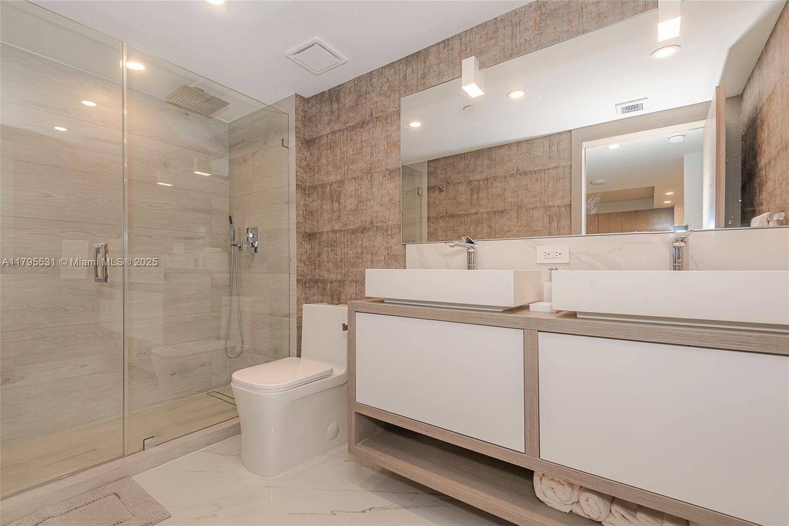 RONEY PALACE CONDO - Residential Lease