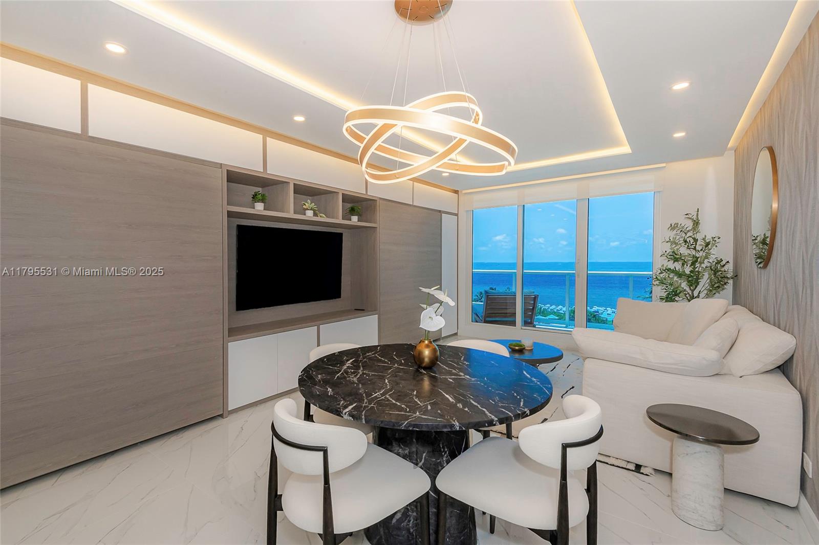 2301 Collins Ave 825