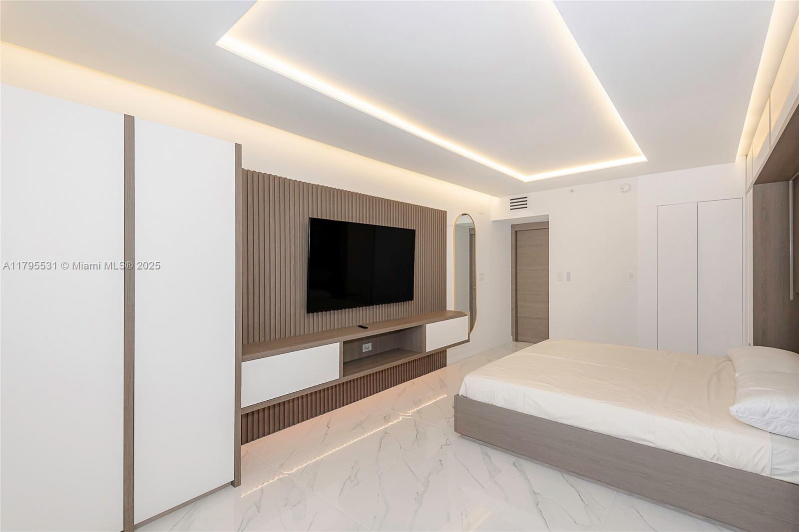 RONEY PALACE CONDO - Residential Lease