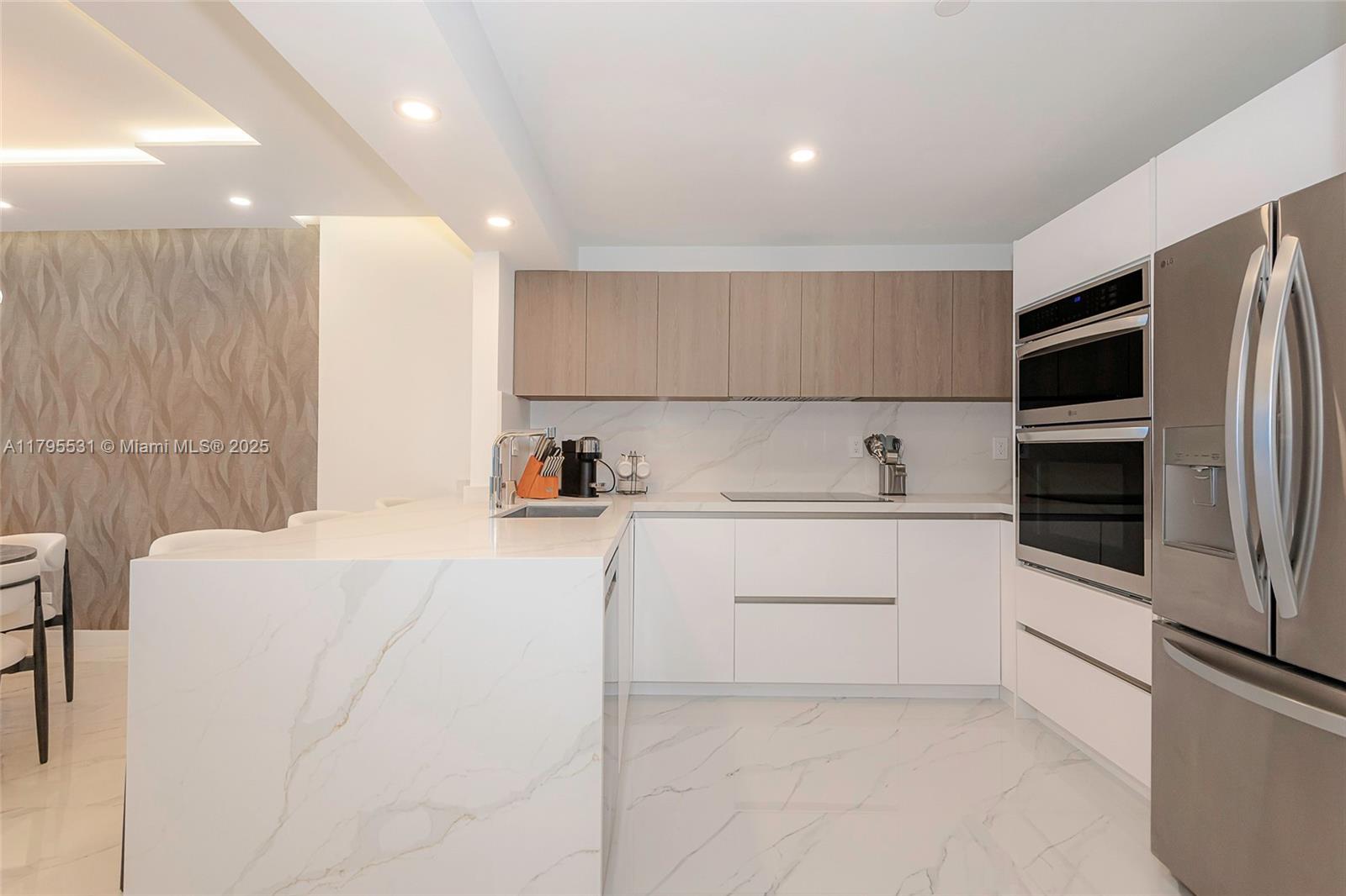 RONEY PALACE CONDO - Residential Lease