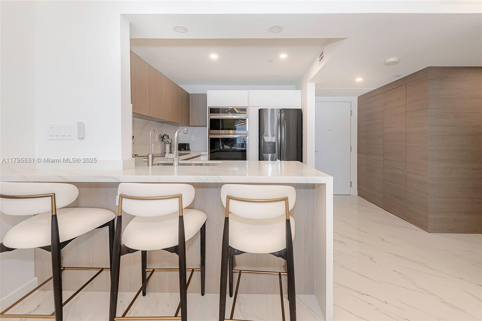 RONEY PALACE CONDO - Residential Lease